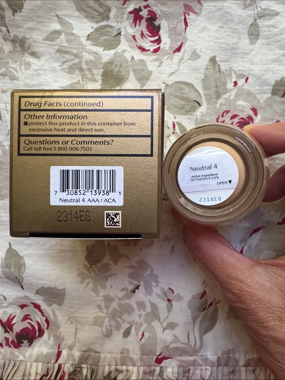 Shiseido Future Solution LX Total Radiance Foundation - Neural 4 - Picture 3 of 5